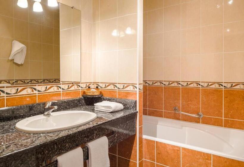 Четырехместный Номер Стандарт, Hôtel Minvielle   Résidence Les Oliviers