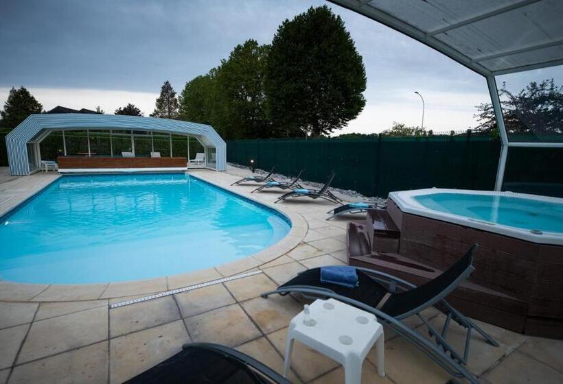 Номер Стандарт, Logis Hotel Restaurant L Escapade