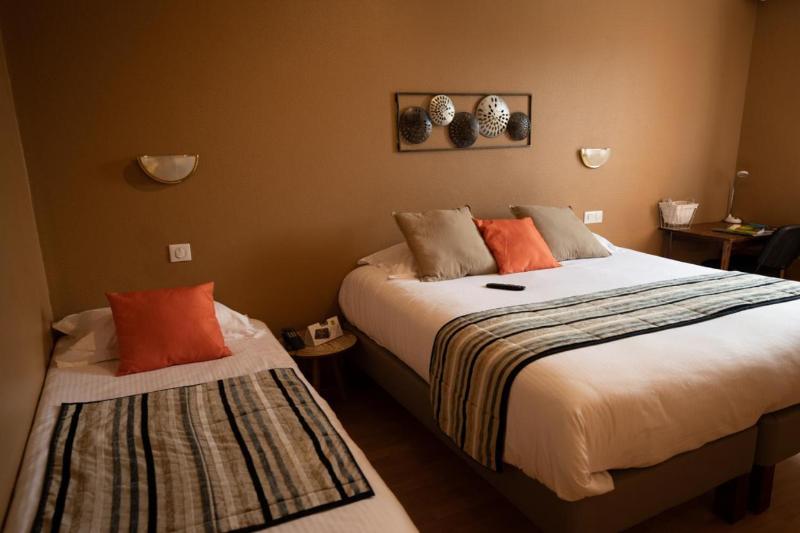 Четырехместный Номер Стандарт, Logis Hotel Restaurant L Escapade