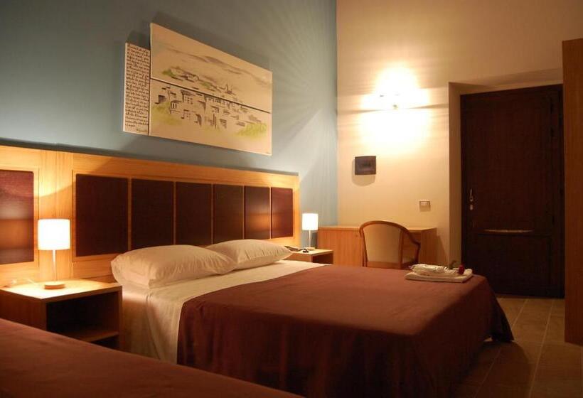 اتاق استاندارد سه نفره, Terre Iblee Resort