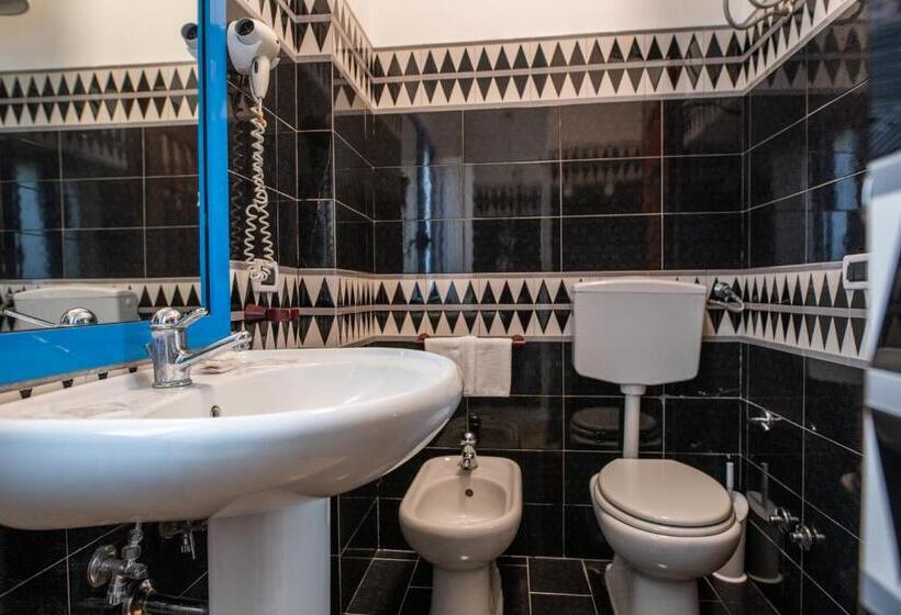Quarto Triplo Estandar, Ada Hotel & Apartments