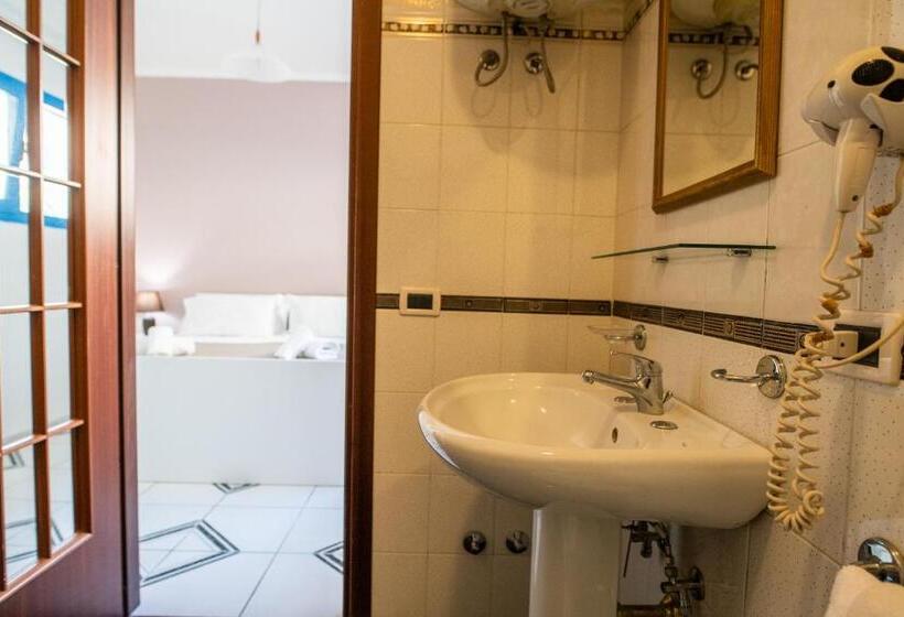 Quarto Estandar, Ada Hotel & Apartments