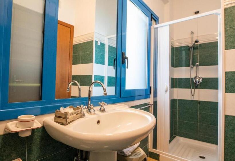 Quarto Quádruplo Estandar, Ada Hotel & Apartments