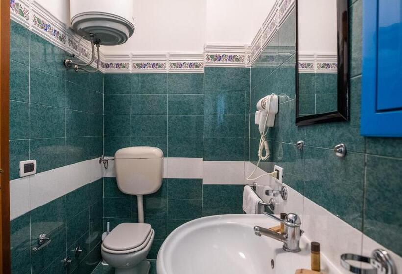 Quarto Triplo Estandar, Ada Hotel & Apartments
