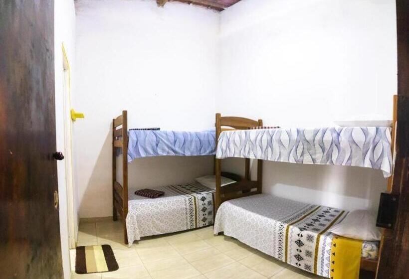 Quarto Triplo Estandar, Hostel Zig Zag Suítes