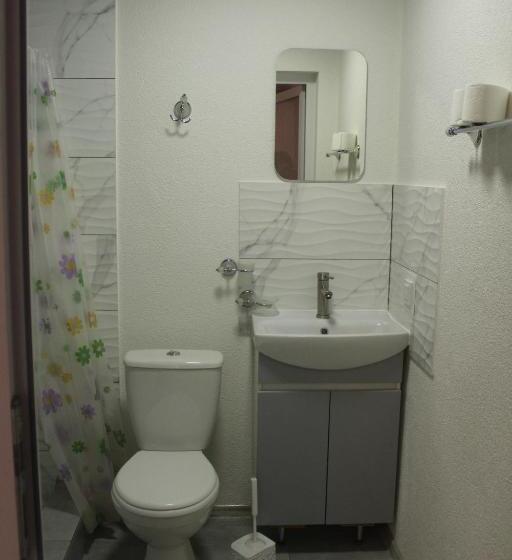 اتاق لوکس با تخت بزرگ, котедж Uko