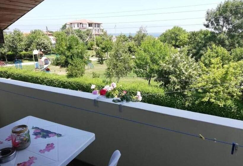 Трехместный Номер Стандарт с Балконом, къща за гости василеви синеморец   Guest House Vasilevi Sinemorets