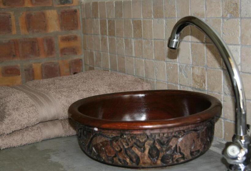 اتاق خانوادگی, Hhusha Hhusha
