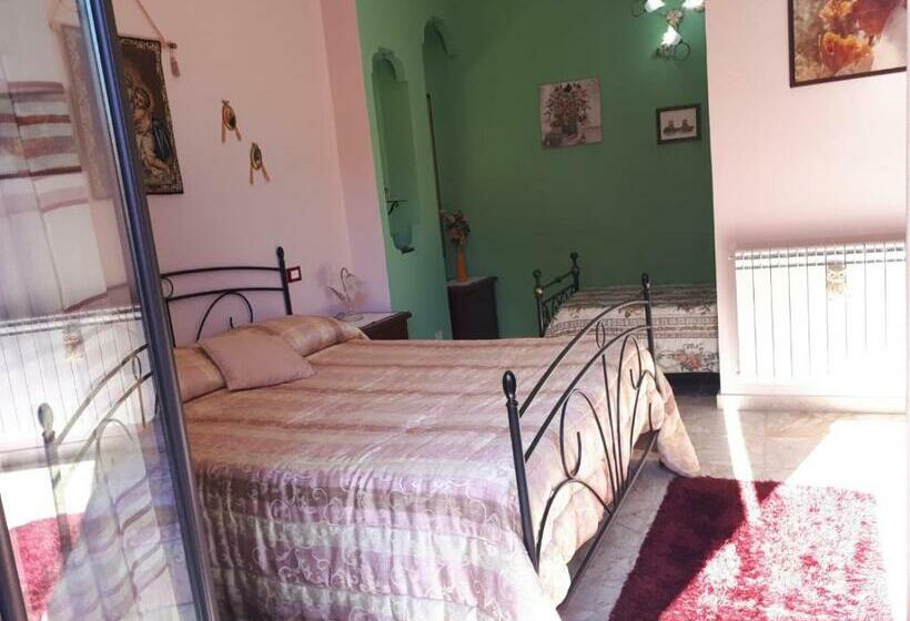 غرفة قياسية ثلاثية حمام مشترك, B&b Villa Maria Ausilia