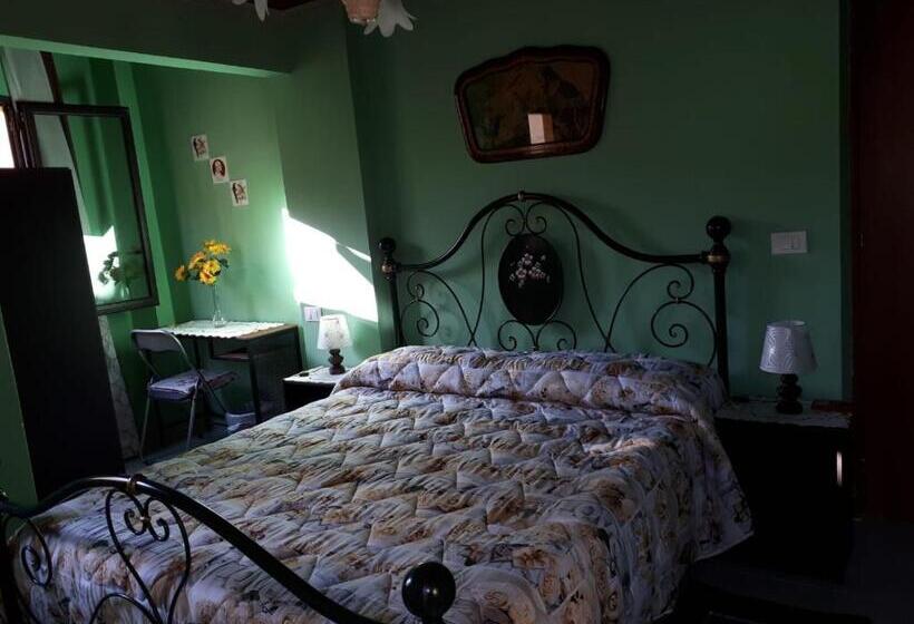 غرفة قياسية مزوَّدة بتراس, B&b Villa Maria Ausilia