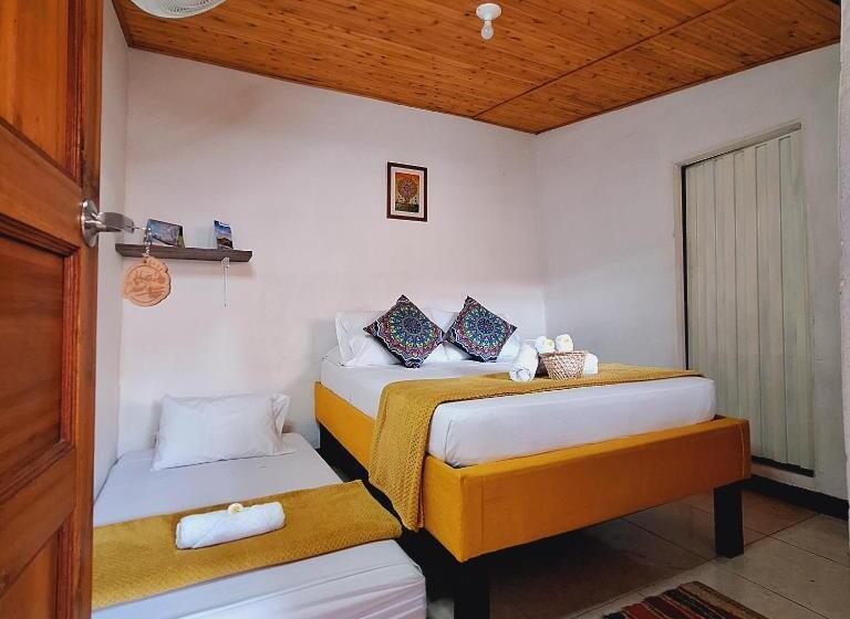 Номер Стандарт Трехместный, Hostal Colombian Gold