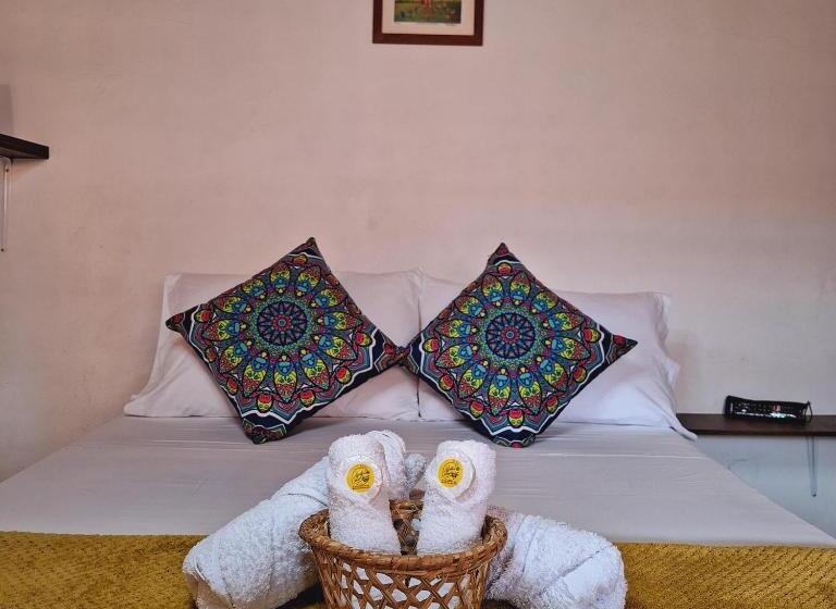 Номер Стандарт Трехместный, Hostal Colombian Gold
