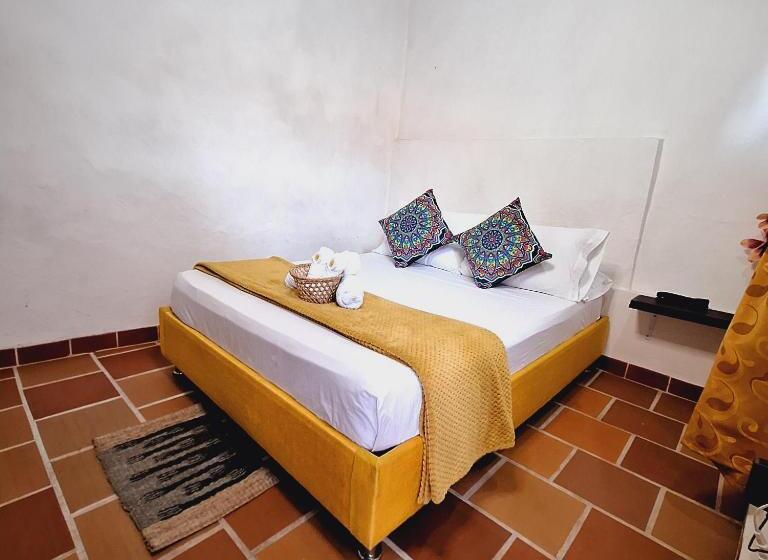 Номер Стандарт, Hostal Colombian Gold