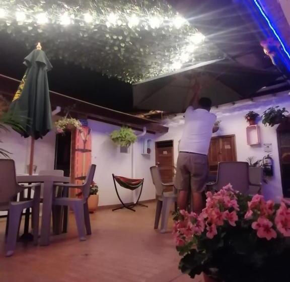 Номер Стандарт, Hostal Colombian Gold