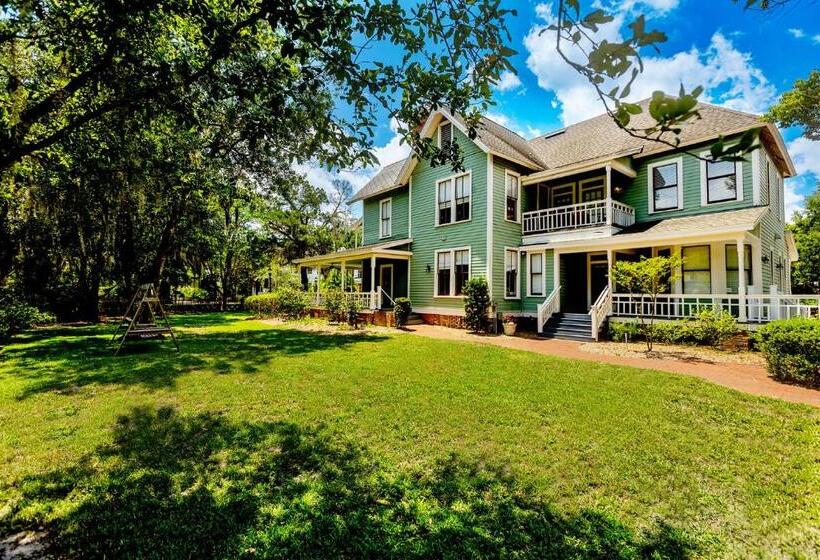 חדר סטנדרט, Southern Charm In The Camellia Rose Inn