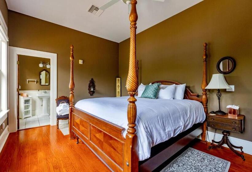 חדר סטנדרט, Southern Charm In The Camellia Rose Inn
