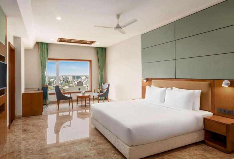 适合残疾人士使用的带超级大床的标准间, Howard Johnson By Wyndham Udaipur Roop Nagar