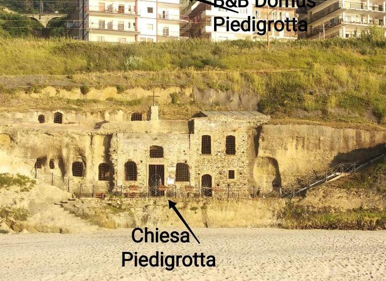 Quarto Basic, B&b Domus Piedigrotta