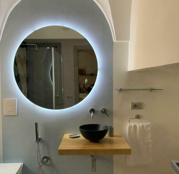 اتاق ساده سه‌ نفره, Madama B&b
