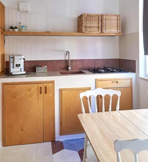 اتاق کلاسیک چهارنفره, Madama B&b