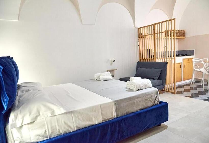 اتاق ساده سه‌ نفره, Madama B&b