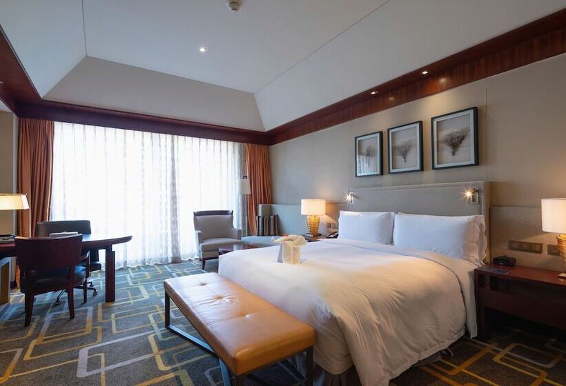 Номер Executive Вид на Море, Hilton Qingdao Golden Beach