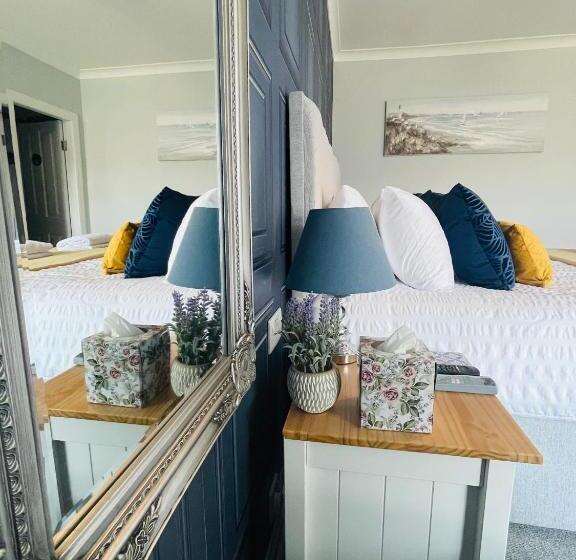 Номер Deluxe Вид на Озеро, Whinburn Guest House