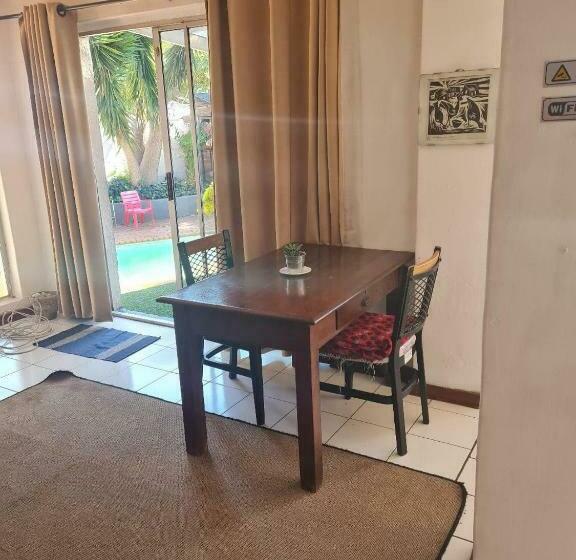 Quarto Estandar Banheiro Compartilhado, Melville House
