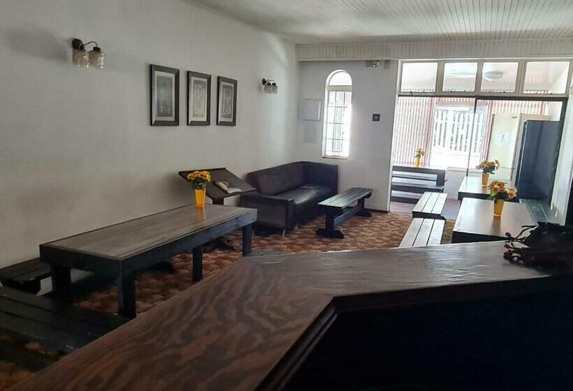 Quarto Estandar Banheiro Compartilhado, Melville House