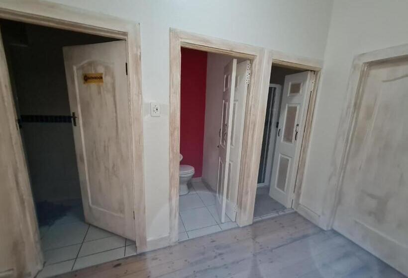 Quarto Estandar Banheiro Compartilhado, Melville House