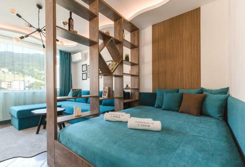 Family Suite, орфеевите песни