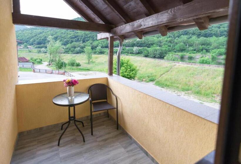 Standard Triple Room with Terrace, Vila Poienița Căciulata