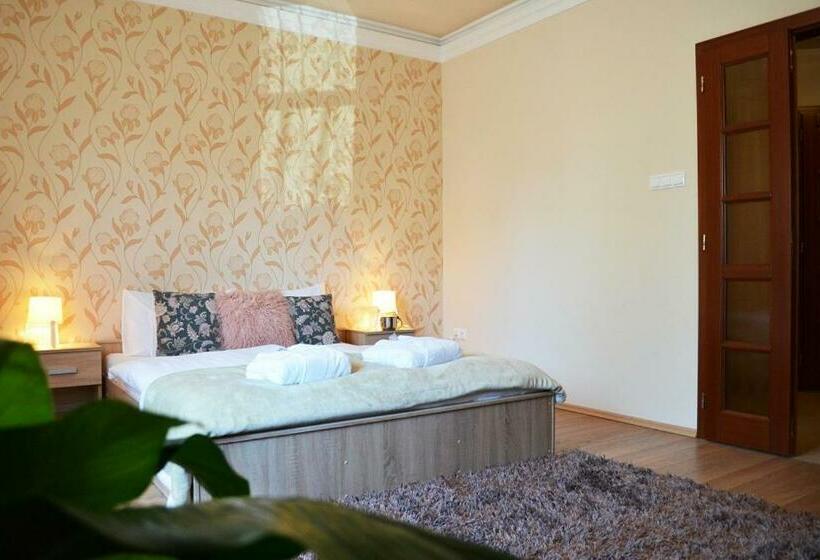 Номер Deluxe, Gyula Wellness Villa