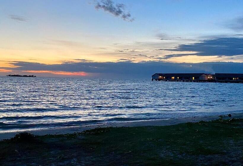 オーシャンビュースーペリアースイート, Maison Seaview Suites Port Dickson