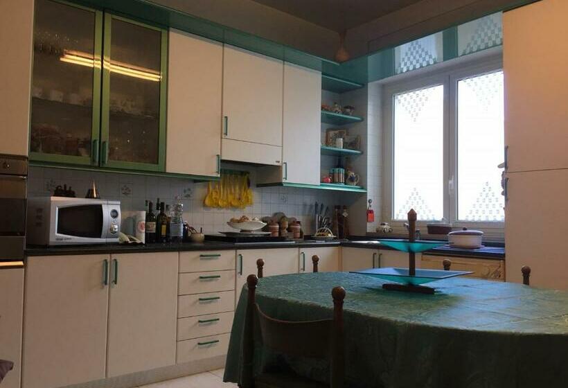اتاق استاندارد چهارنفره با بالکن, B&b Donna Porzia