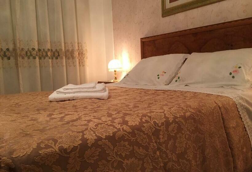اتاق استاندارد چهارنفره با بالکن, B&b Donna Porzia