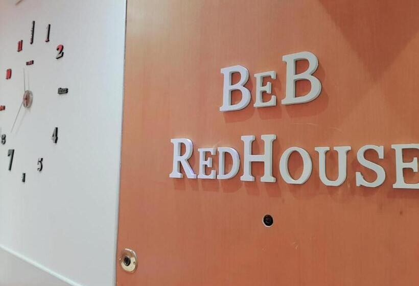 اتاق استاندارد با وان آب گرم, Red House