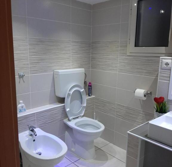 سوئیت با وان آب گرم, Red House