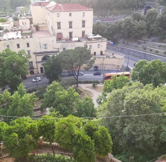 اتاق استاندارد با وان آب گرم, Red House