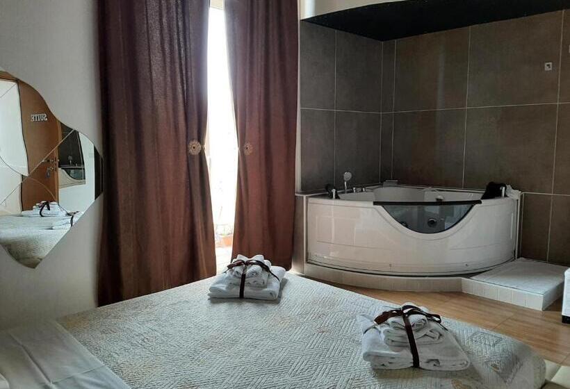 سوئیت با وان آب گرم, Red House