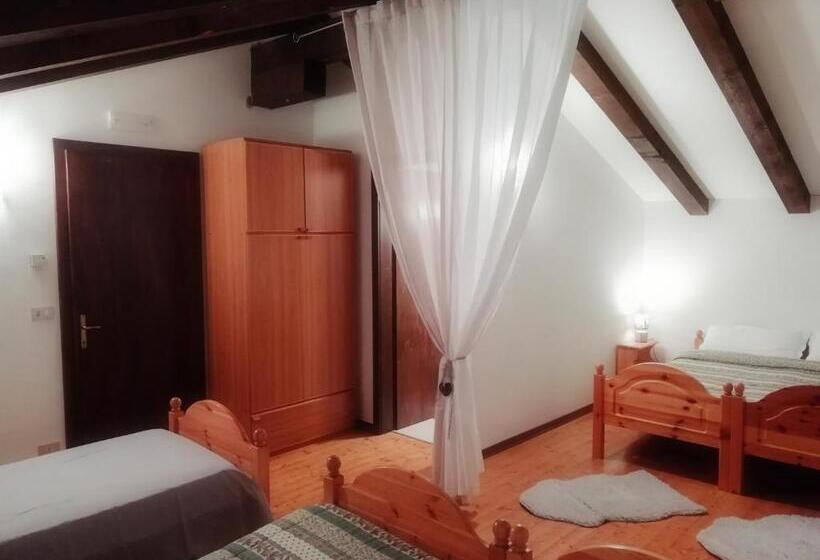 Трехместный Номер Стандарт с Балконом, Elison On The Lake B&b