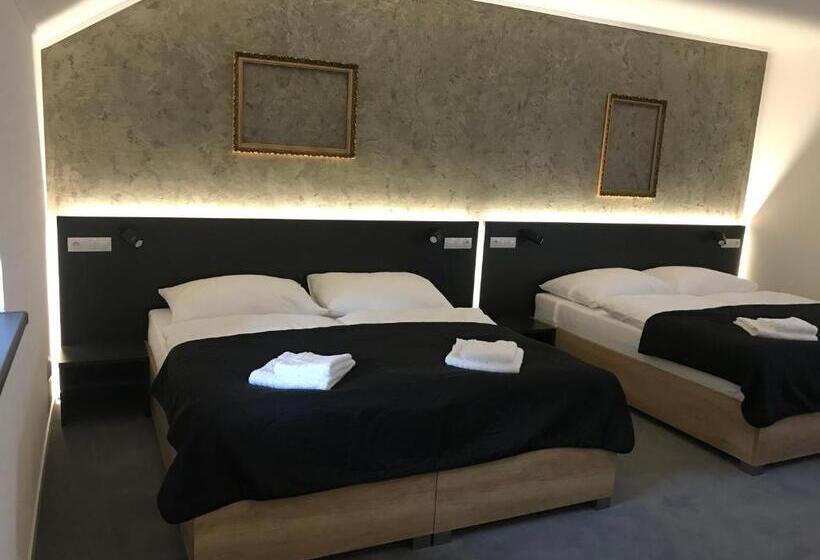 디럭스 4인 룸, 14dveří