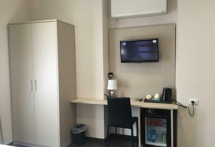 اتاق راحتی سه تخته, Les Chambres De La Place