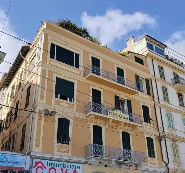 اتاق راحتی سه تخته, Les Chambres De La Place