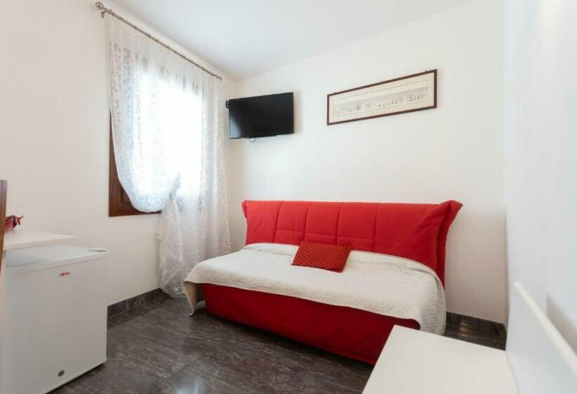 اتاق استاندارد, B&b Antico Orologio