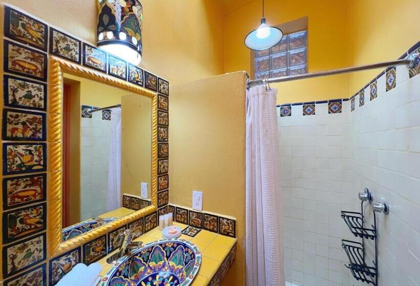 Standard Szoba King Size Bed, Estrellita S Bed & Breakfast