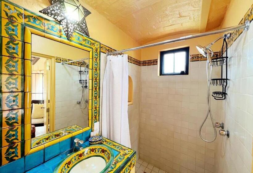 Superior Szoba King Size Bed, Estrellita S Bed & Breakfast