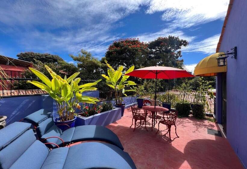 Superior Szoba King Size Bed, Estrellita S Bed & Breakfast