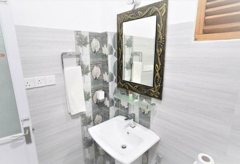 اتاق لوکس خانوادگی, Nilaveli Hybrid Holiday