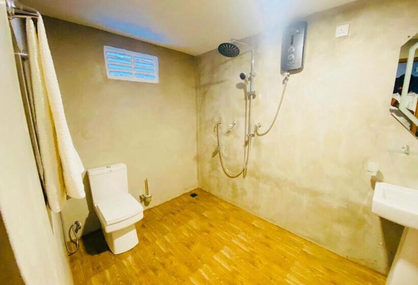 کلبه ییلاقی, Nilaveli Hybrid Holiday